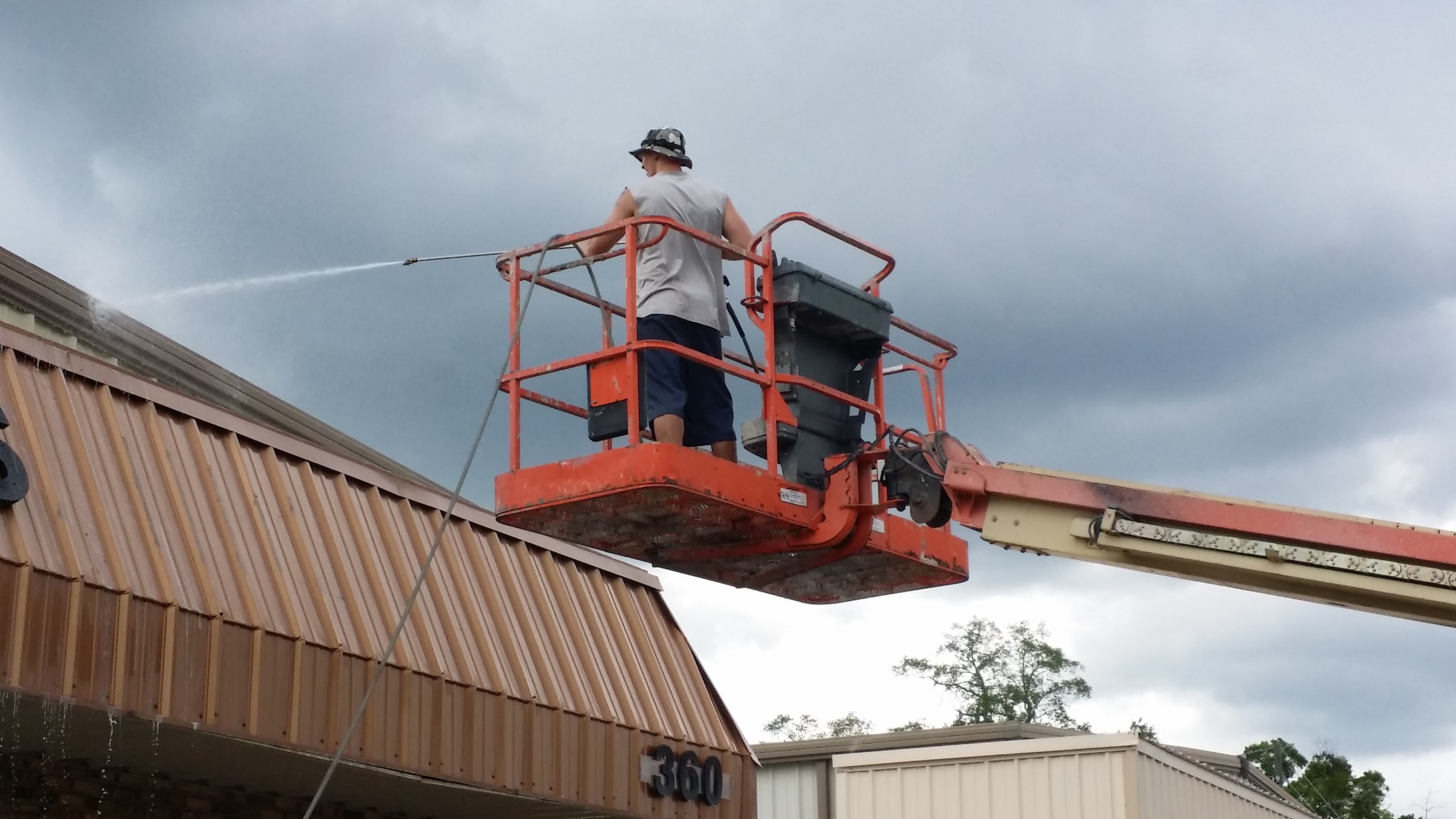 Commercial Pressure Washing 3LM Roof Cleaning Orlando FL